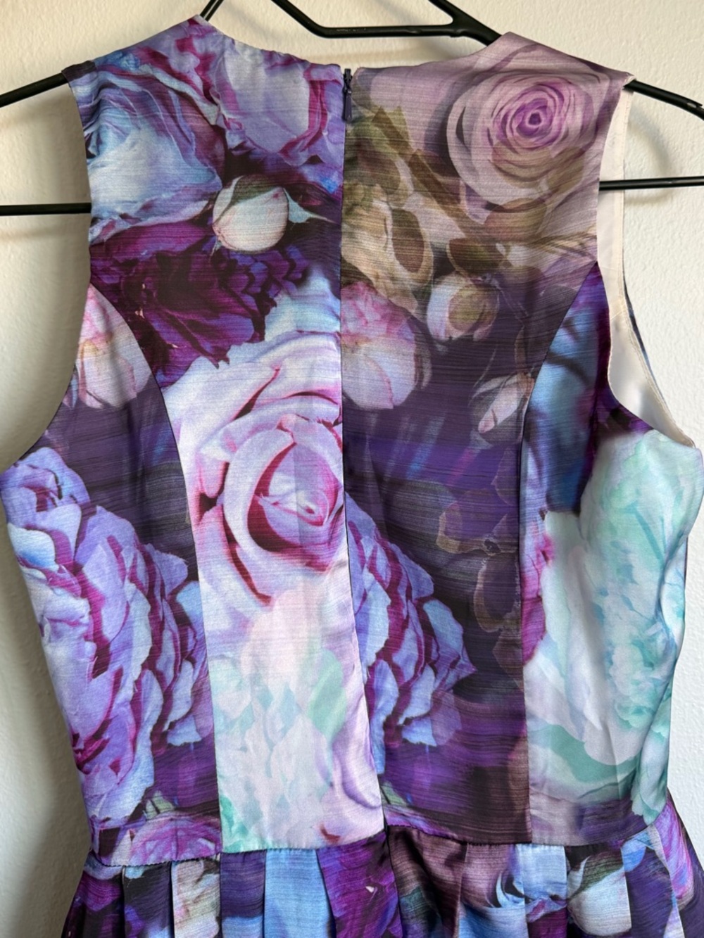 ASOS Soft Floral Semi Formal Size 0 - Picture 5 of 12